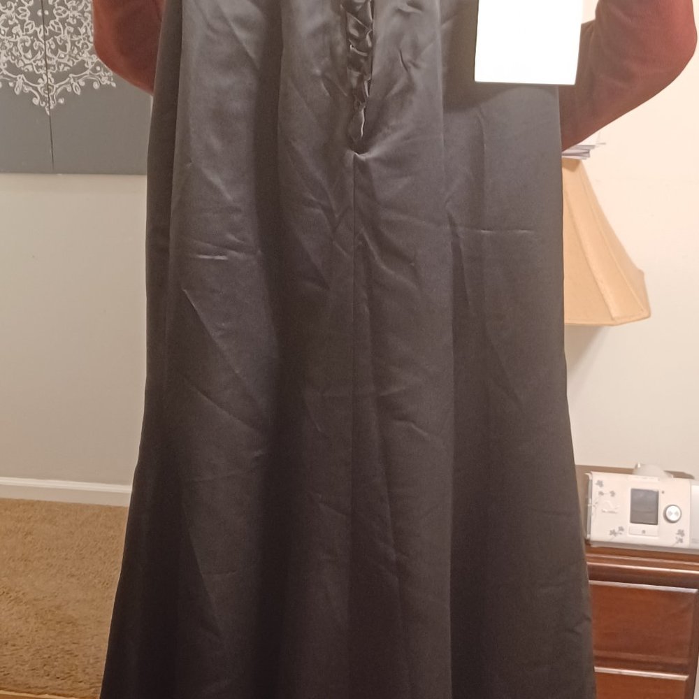 Dress - Picture 3 of 4